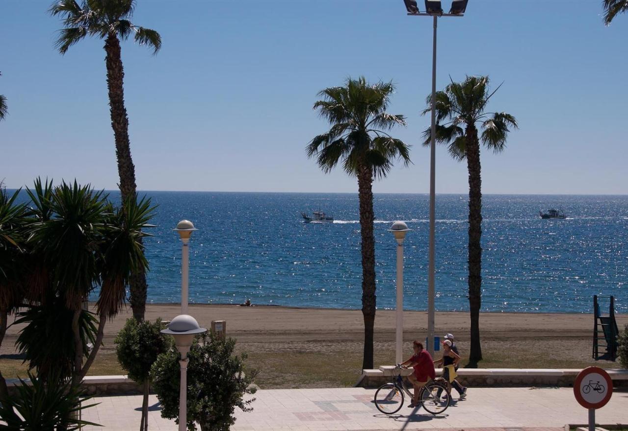 Beach panorama Caleta Caleta De Velez Bagian luar foto