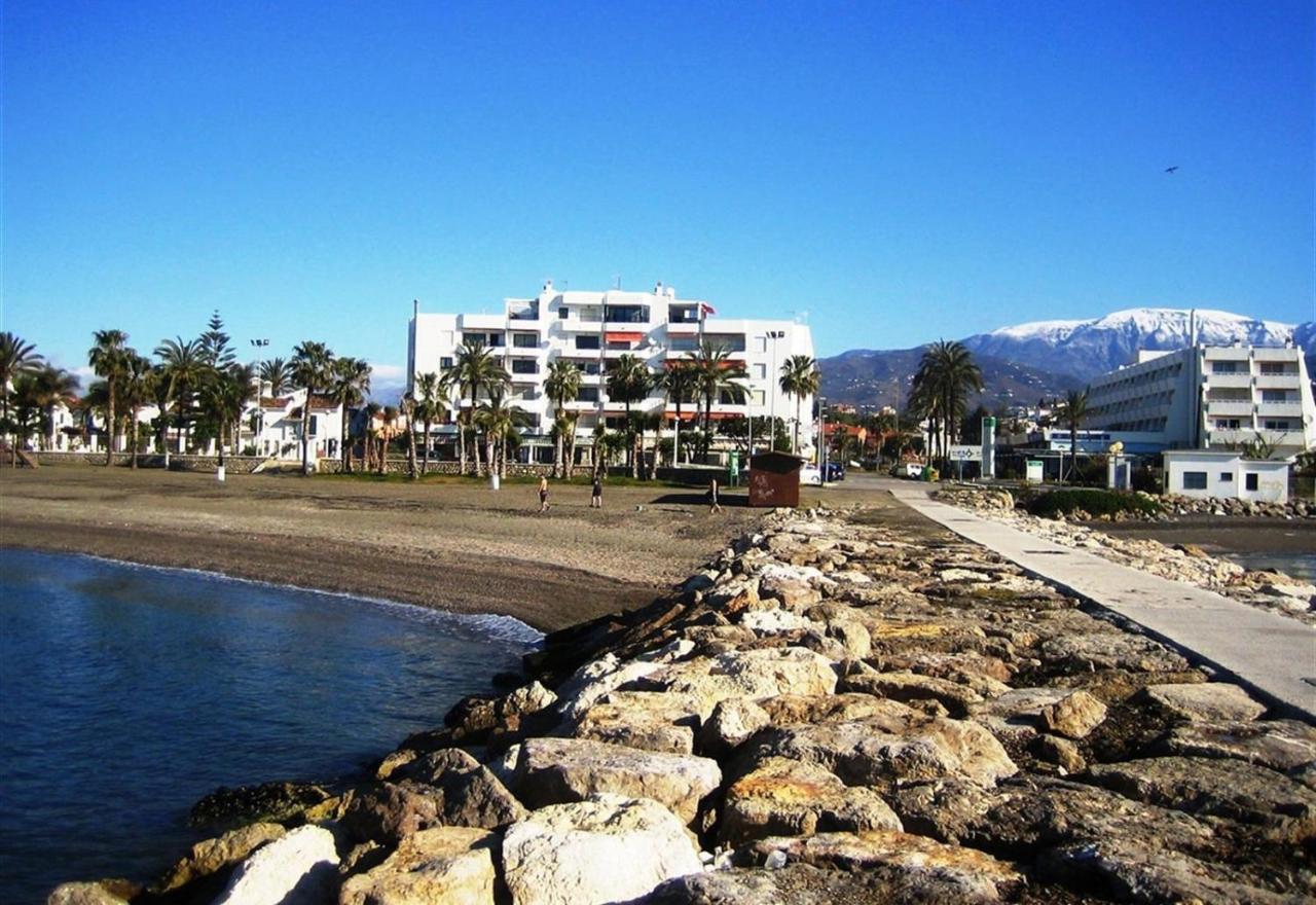 Beach panorama Caleta Caleta De Velez Bagian luar foto