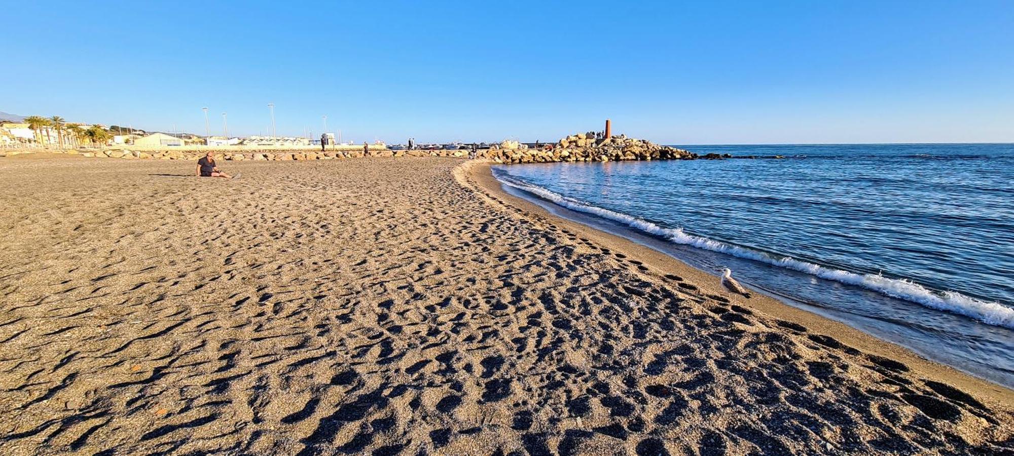 Beach panorama Caleta Caleta De Velez Bagian luar foto
