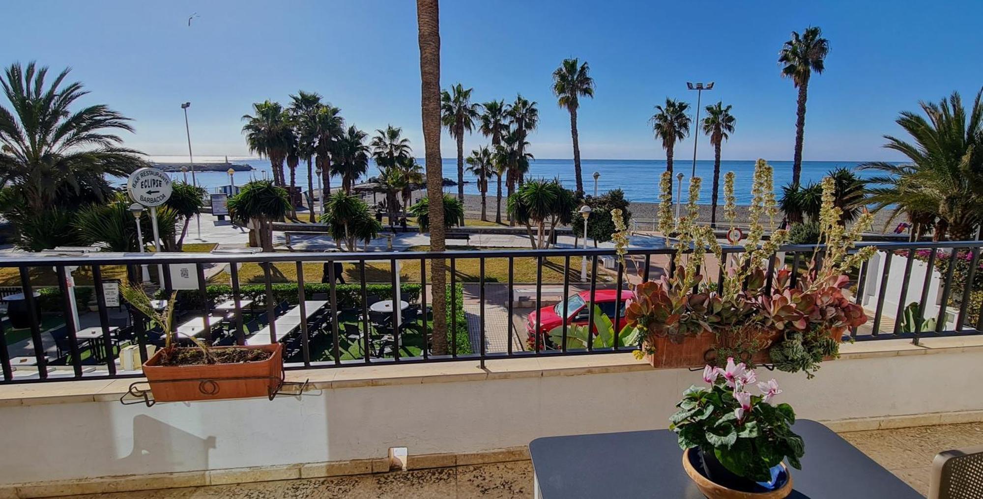 Beach panorama Caleta Caleta De Velez Bagian luar foto