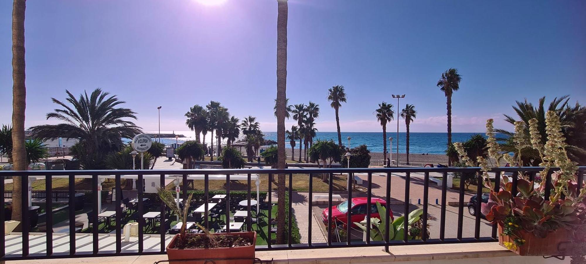 Beach panorama Caleta Caleta De Velez Bagian luar foto
